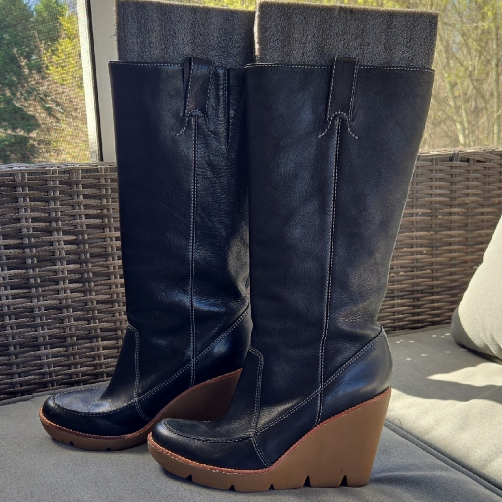 Michael Kors Black and Tan Heeled Boots - Picture 5 of 16